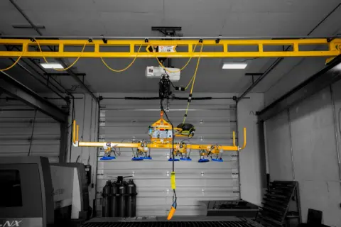 Freestanding hyperlite crane.