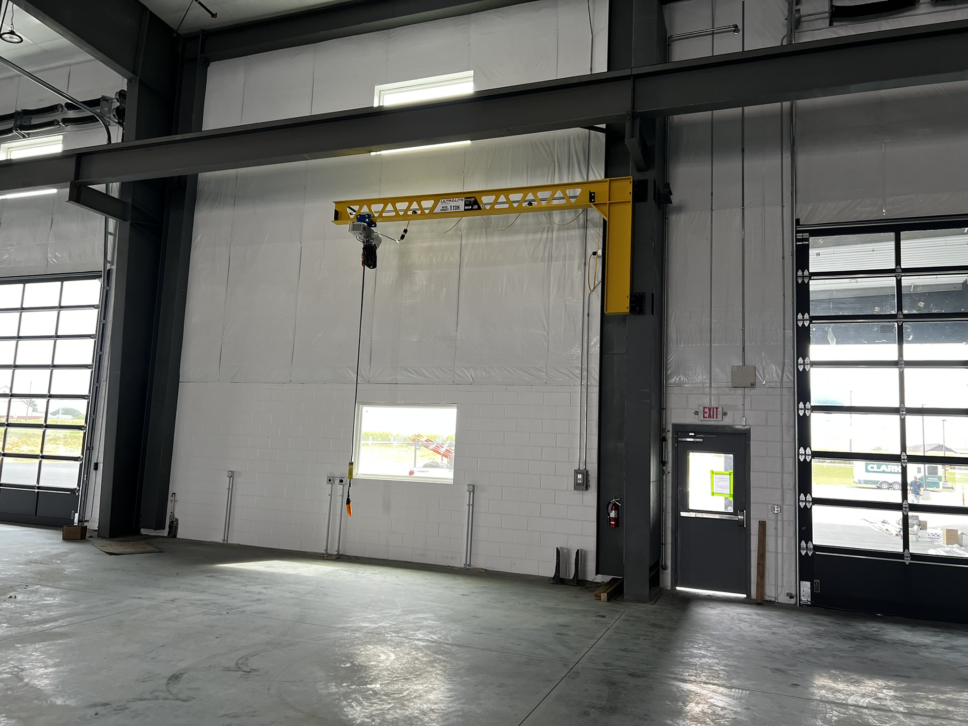1 Ton UltraLite Cantilever Jib Crane STK Series Hoist in Manufacturing Setting